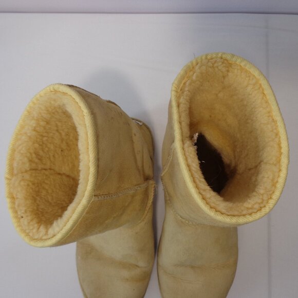 UGG Women's Classic Short II Boots Mustard Color Size 10 - Picture 6 of 8